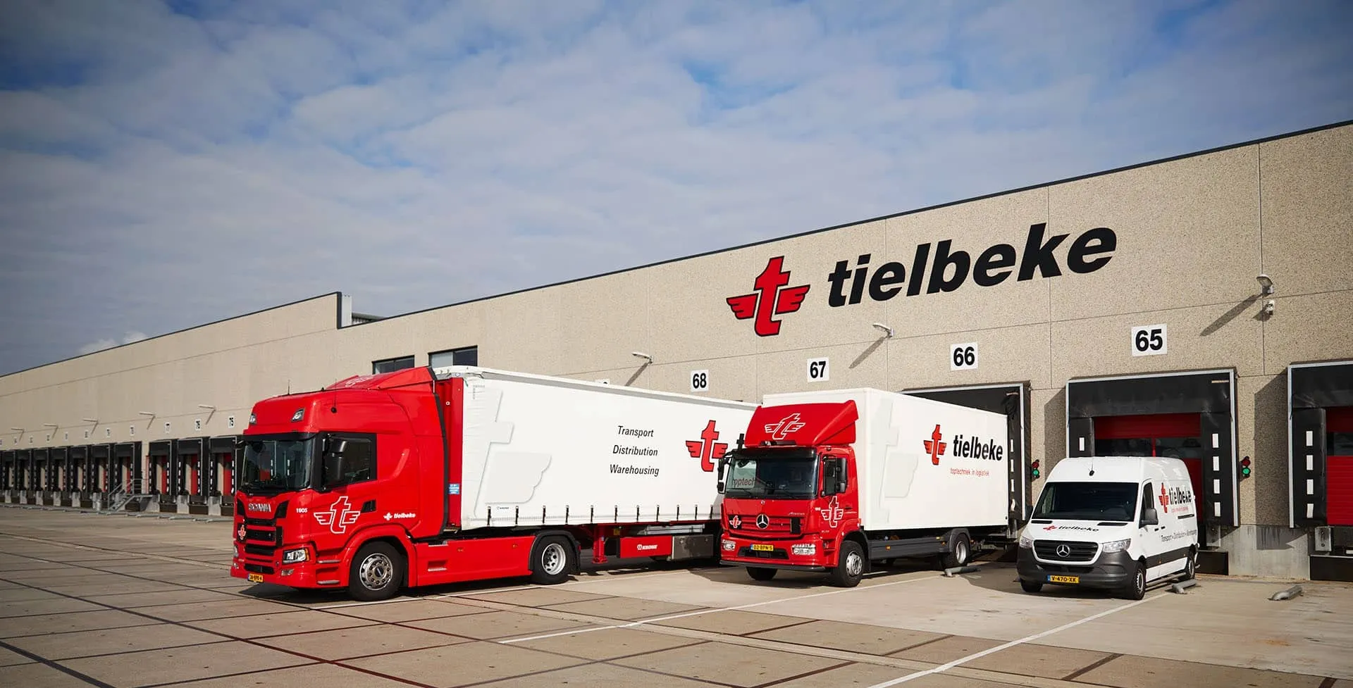 tielbeke bus bakwagen en trekker oplegger combinatie