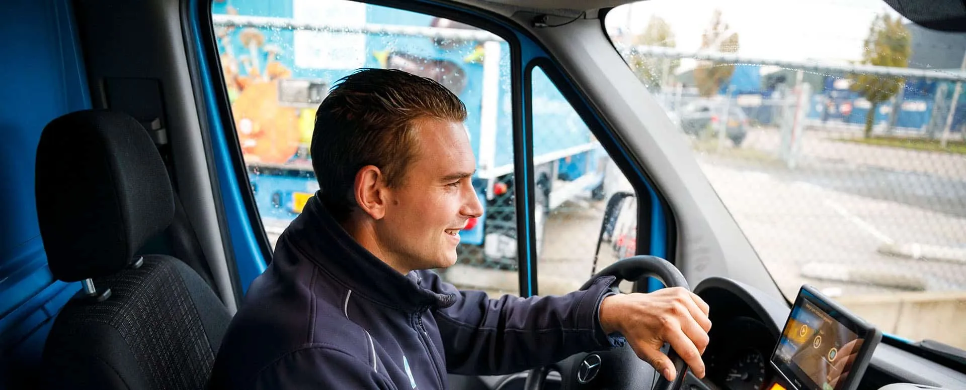Albert Heijn online chauffeur Kees achter het stuur