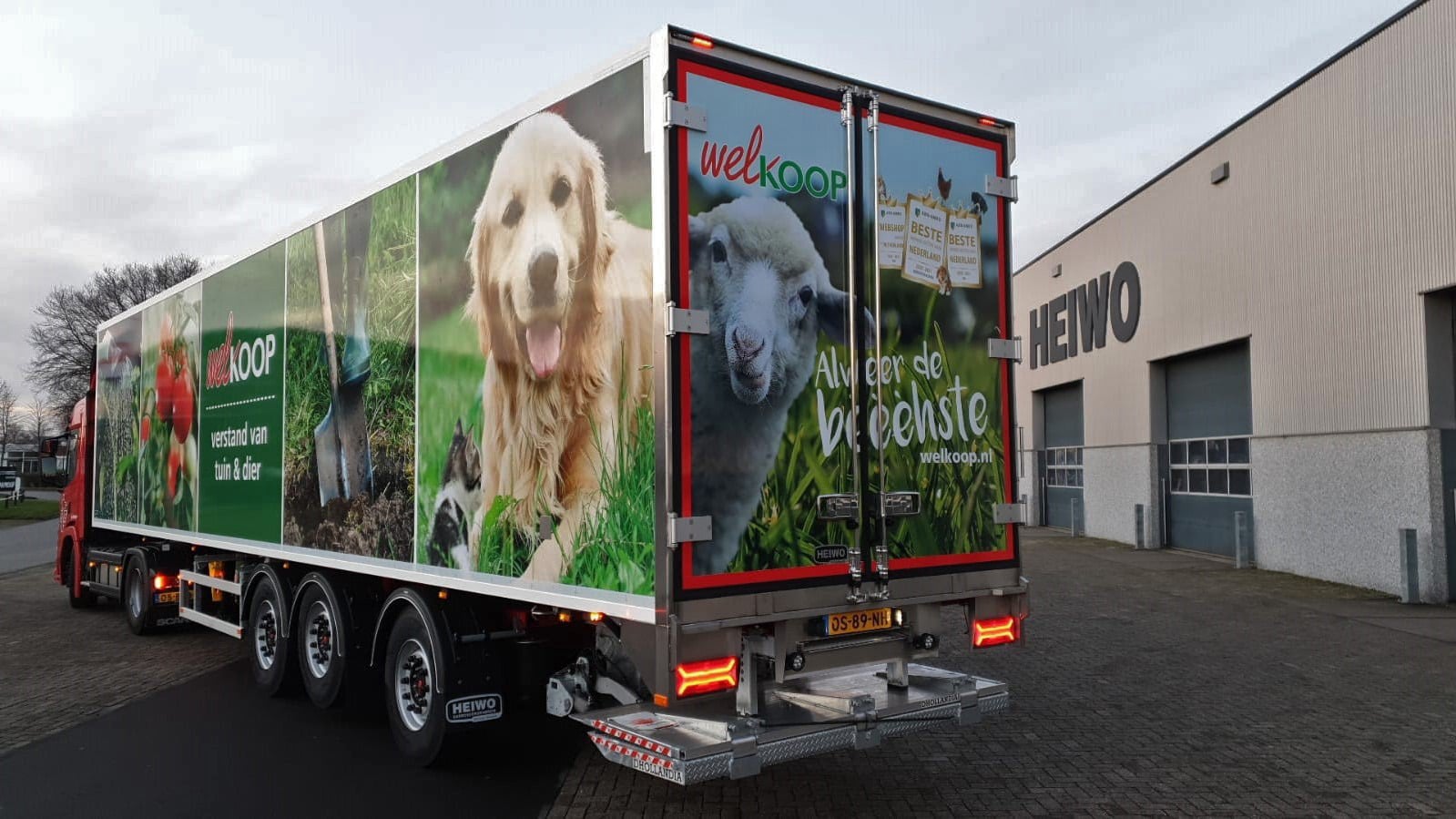 tielbeke vrachtwagen met bestickering van de welkoop