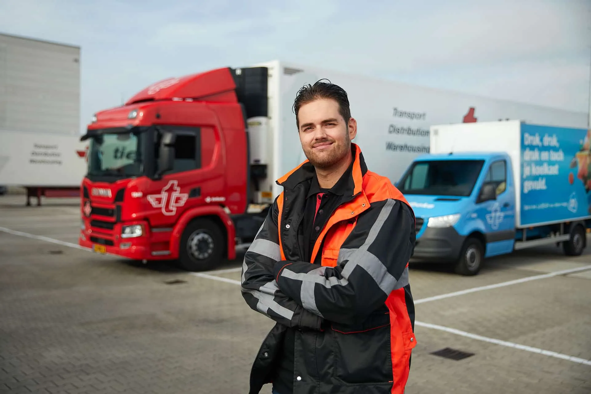 chauffeur voor Tielbeke vrachtwagen en albert heijn online bus